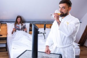 Pivní hotel Zlatá kráva - pípa na pokoji + wellness