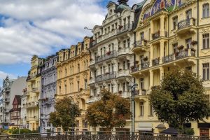 Poznávání Karlových Varů s polopenzí pro dva a hotel na kolonádě