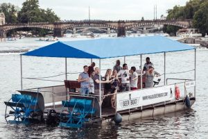 Beerboat: Pivní projížďka šlapadlem na Vltavě Praha