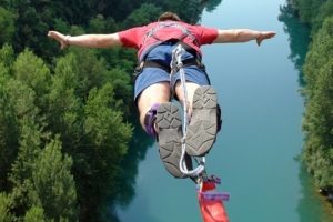 Bungee jumping z nejvyššího mostu ČR