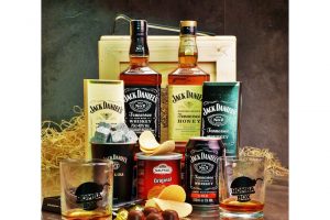 Dárková bedna s páčidlem pro muže Jack Daniel’s & Honey Celá ČR