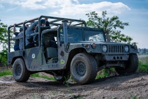 Humvee: Řízení + safari jízda na korbě Praha