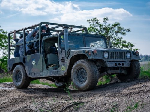 Humvee: Řízení + safari jízda na korbě Praha