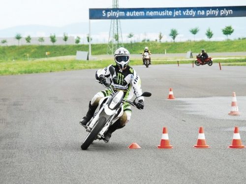 Zážitek Kurz bezpečné jízdy na motorce