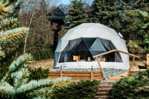 Glamping v Beskydech s wellness a snídaní