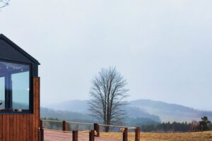 Luxusní kempování na dvě noci - tiny house u Lipna s vinotékou