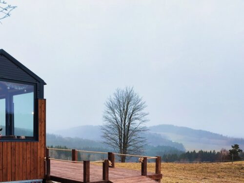 Luxusní kempování na dvě noci - tiny house u Lipna s vinotékou