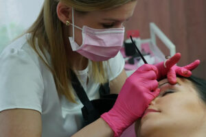 Zážitek Permanentní make-up: Pudrové obočí