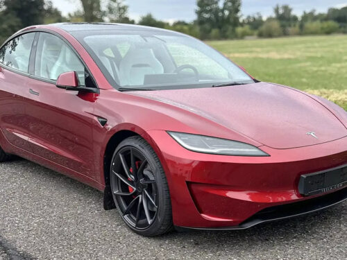 Zážitek Jízda Teslou Model 3 – Performance highland 24 na polygonu v Hradci Králové