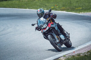 Zážitek Testovacím jezdcem motocyklů BMW na okruhu