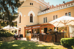 Zážitek Noc na zámku Chateau St. Havel + 4chodové menu pro 2