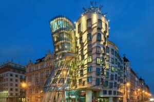 Zážitek Rodinný pobyt v Tančícím domě s výletem do Zoo Praha