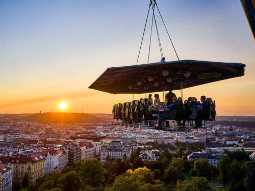 Zážitek Večeře s koktejlovým párováním 50 metrů nad Prahou